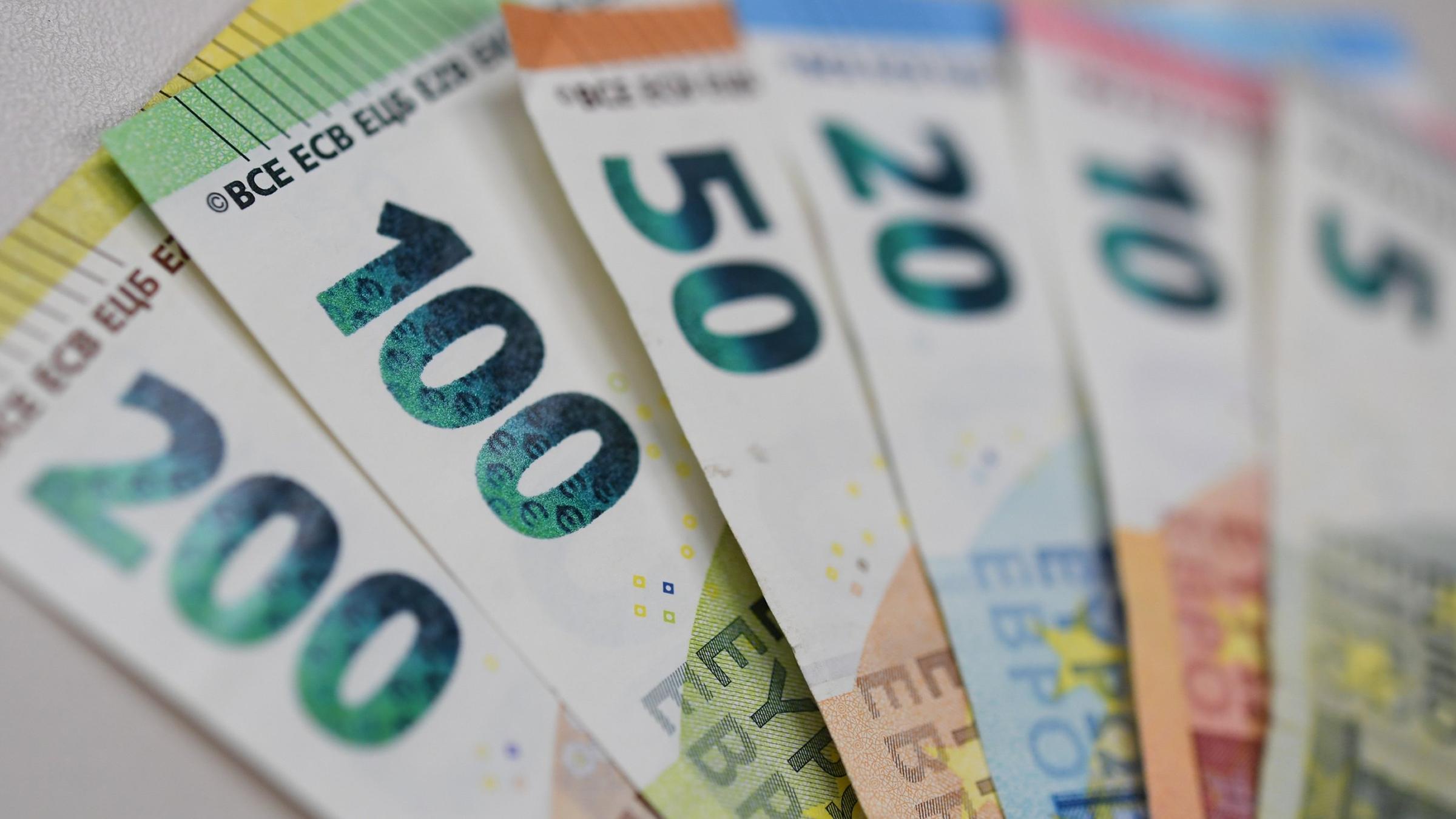 Senioren bekommen mehr Geld: Elf Milliarden Euro für Rentner - ZDFheute