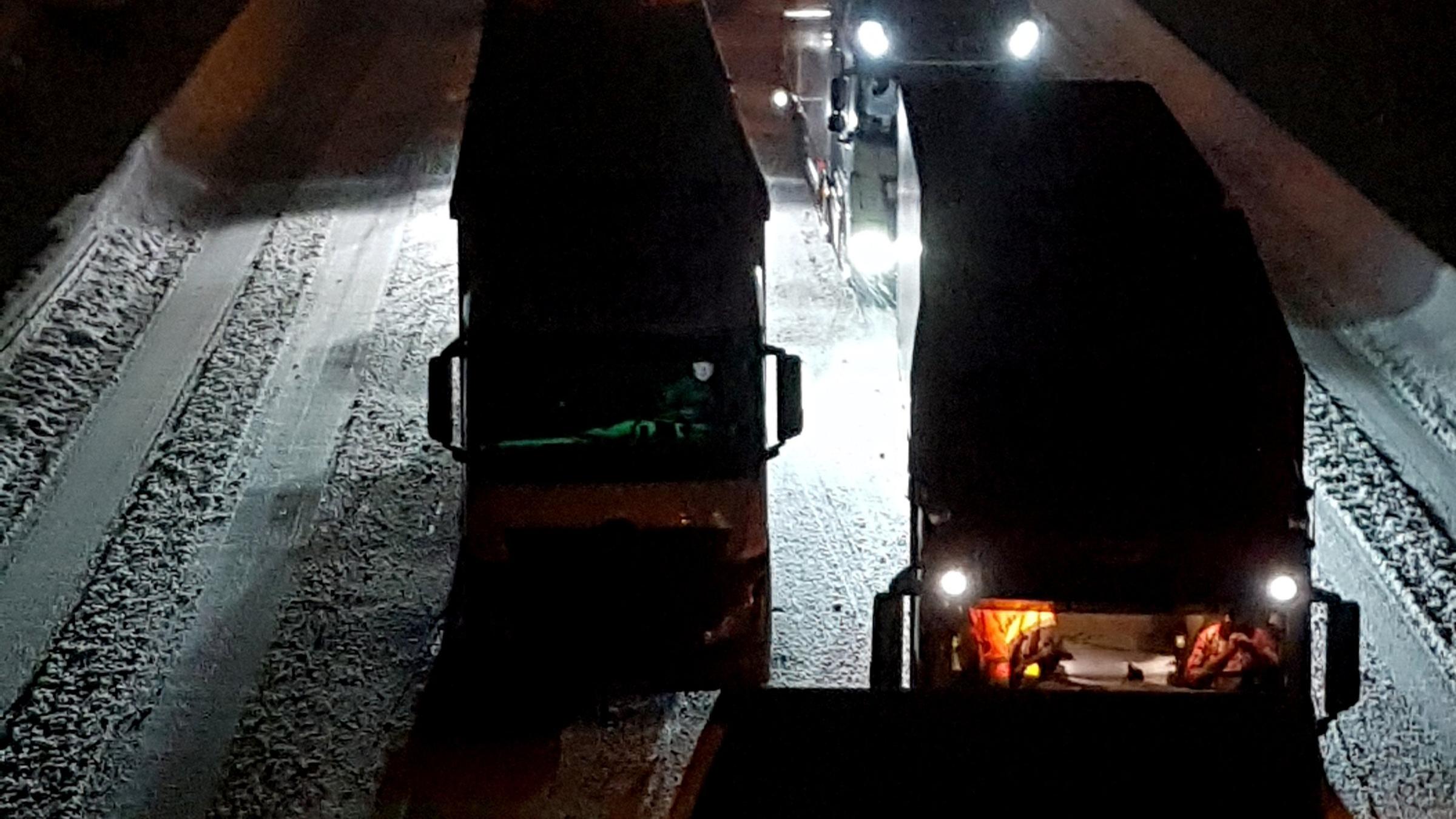 Nach Autobahn Stau Ermittlungen Gegen 60 Lkw Fahrer Zdfheute