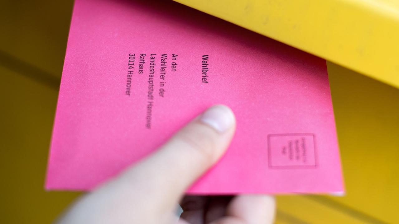 Wie die AfD Zweifel an der Briefwahl schürt
