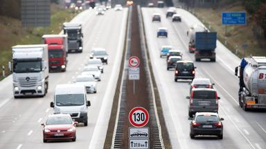 Geschwindigkeitsbegrenzung auf der A13.