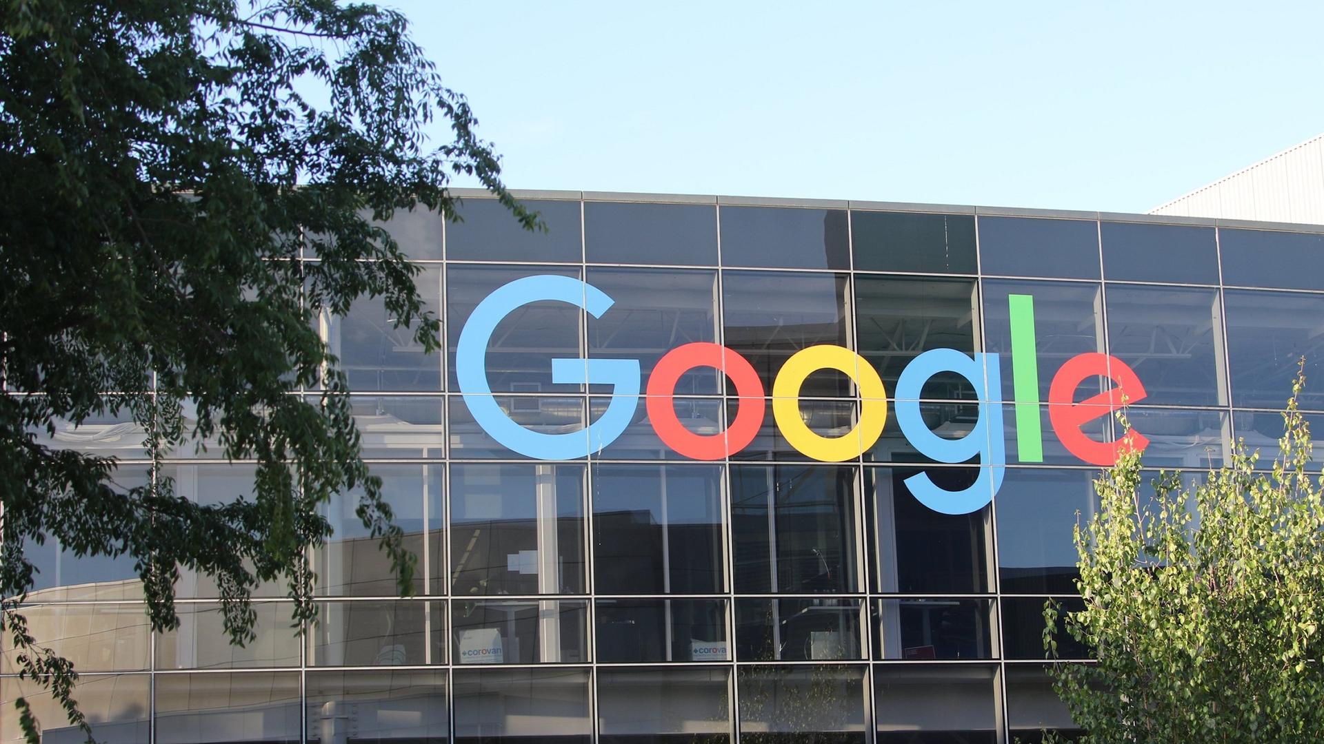 Google senkt die Kosten für Online-Werbeanzeigen deutlich.