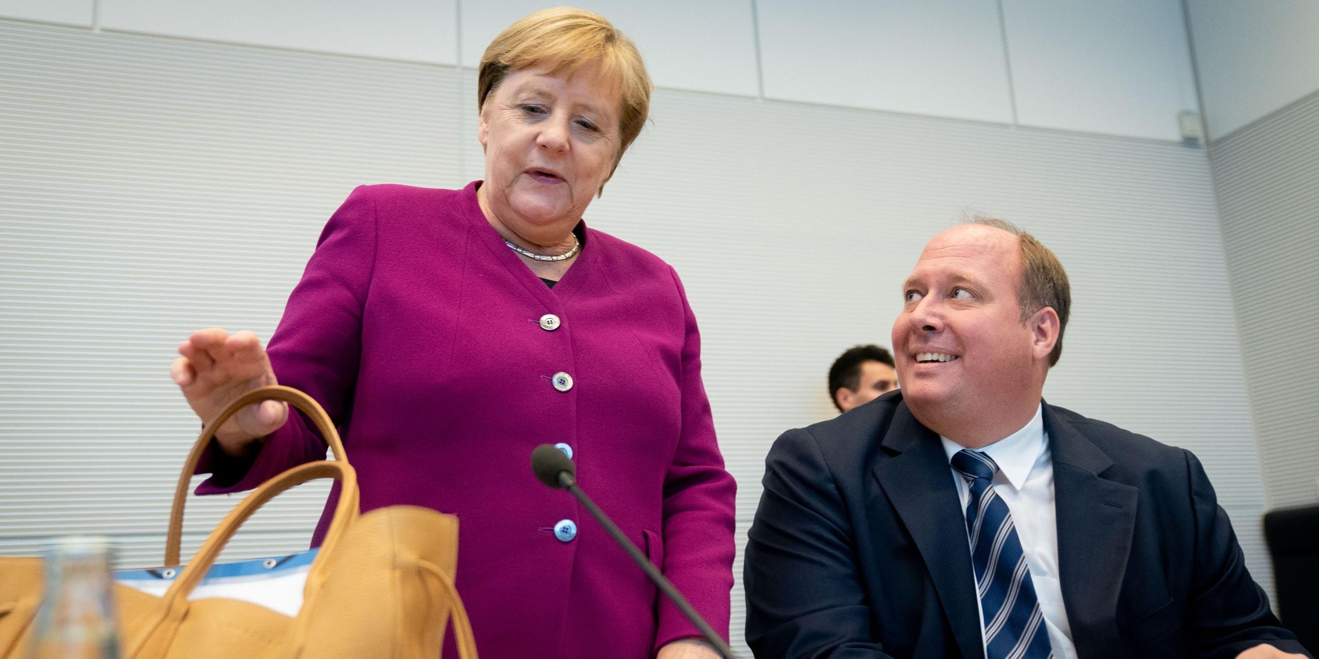 Kanzlerin Angela Merkel und Amtschef Helge Braun.