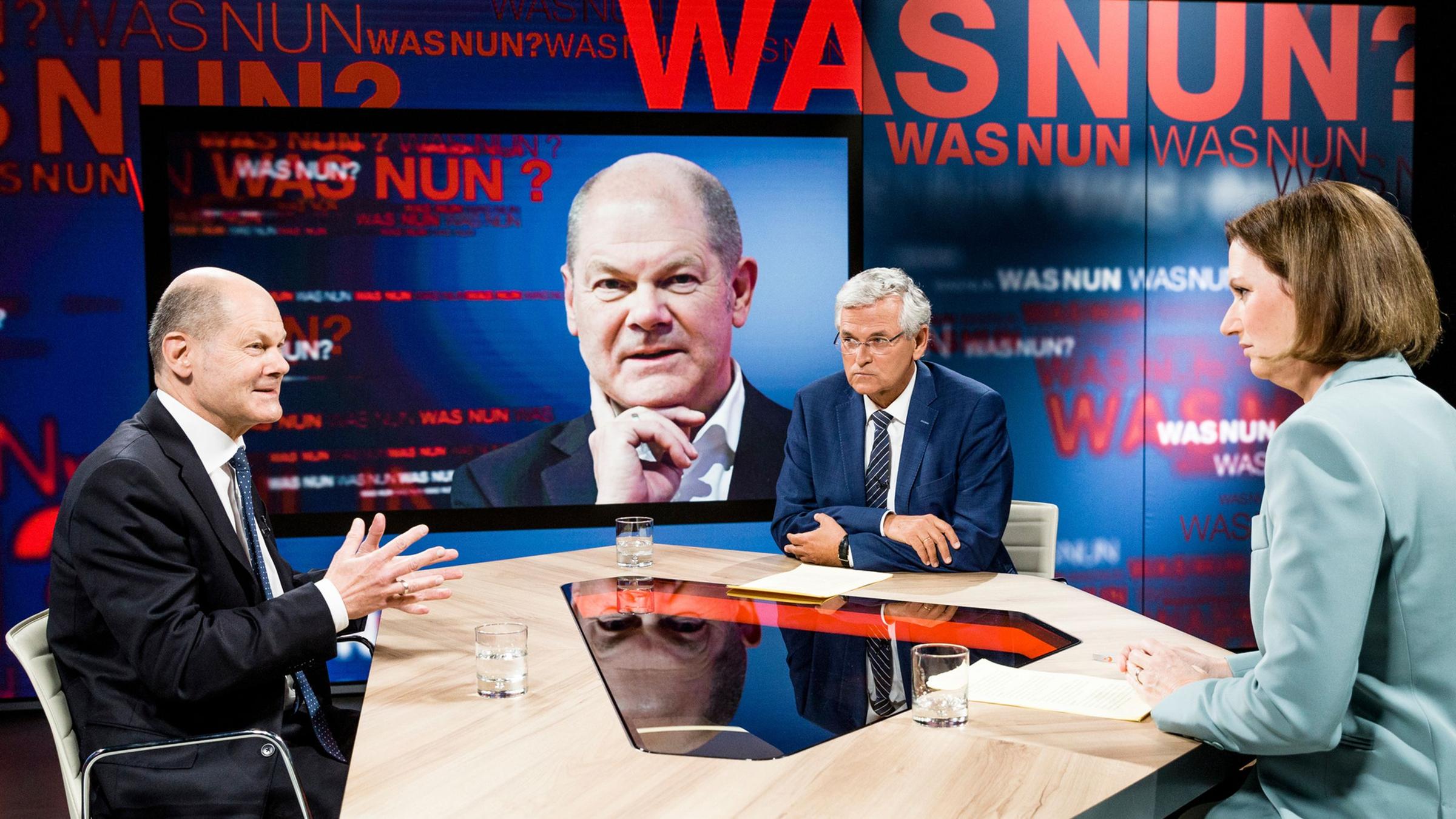 SPD-Kanzlerkandidat Olaf Scholz im Gespräch mit Peter Frey und Bettina Schausten