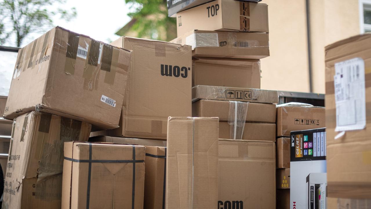 Paketflut Zu Weihnachten Wenn Der Postbote Nicht Einmal Klingelt Zdfheute