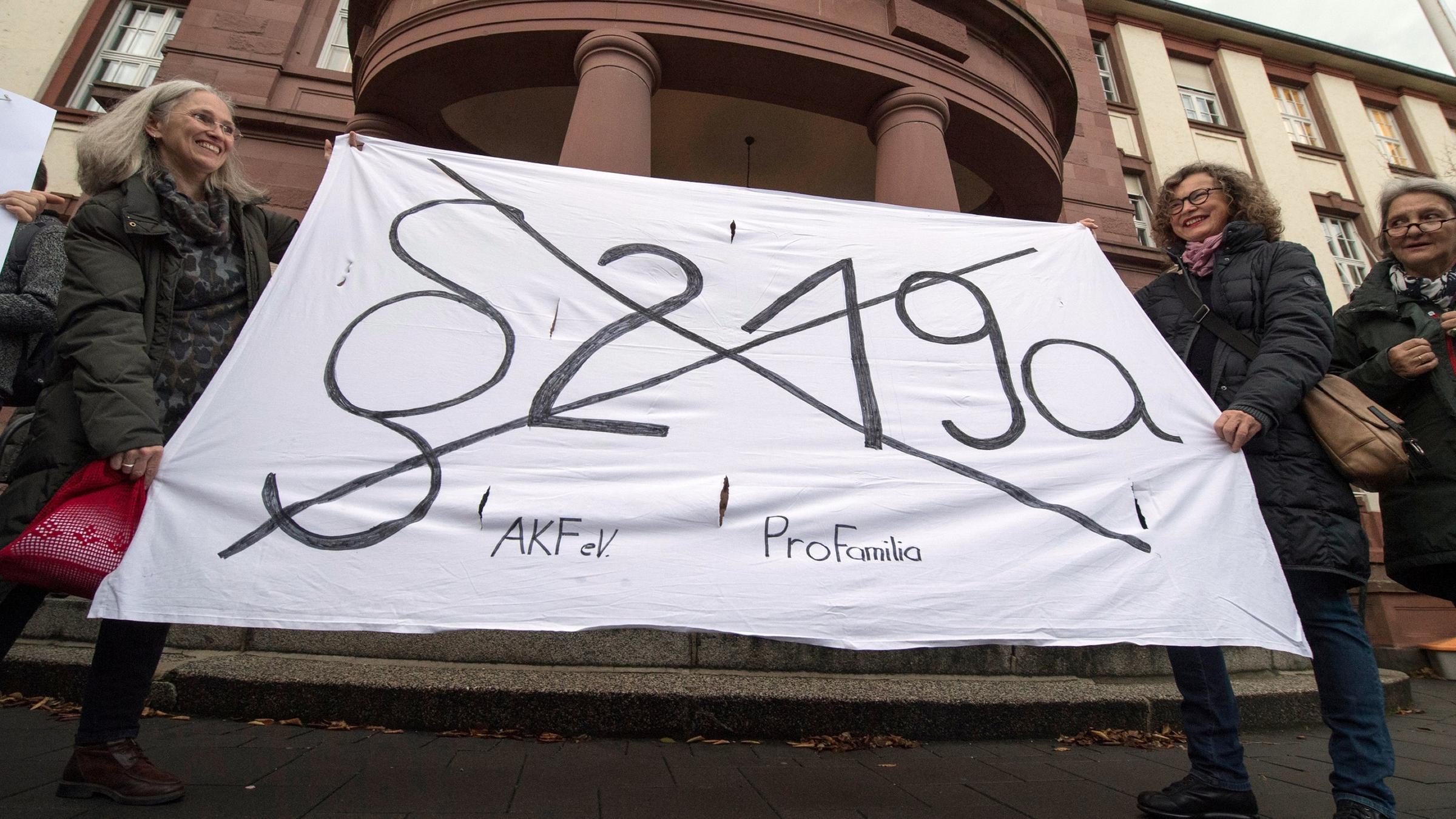 Protest gegen den Paragrafen 219a. Archivbild
