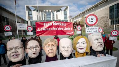 Protestaktion vor dem Bundeskanzleramt