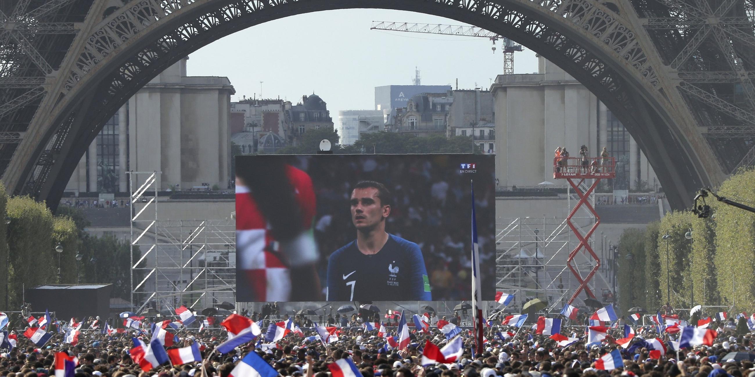 Public Viewing zur WM 2018 am Eiffelturm