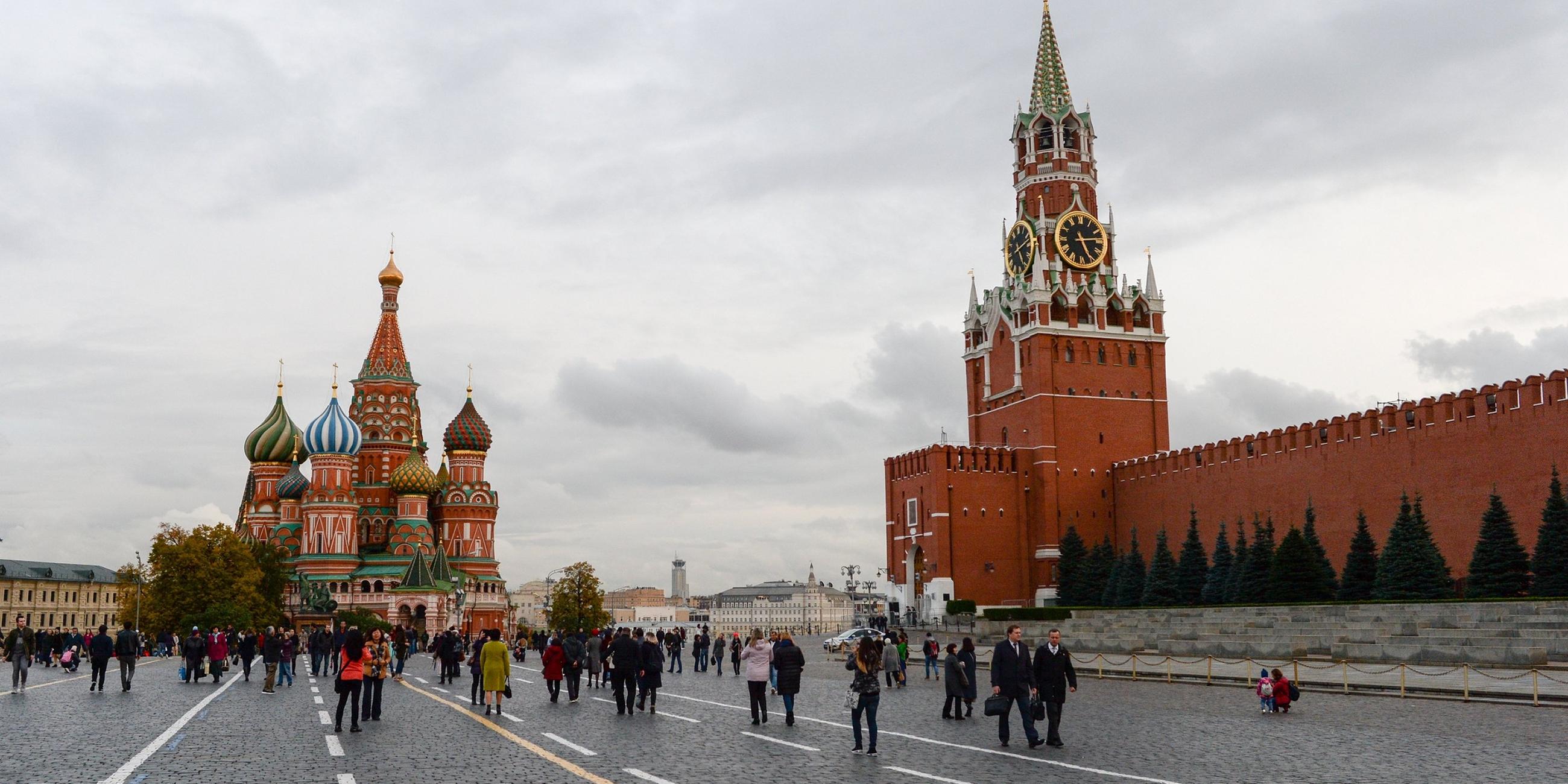 Roter Platz in Moskau mit Kreml