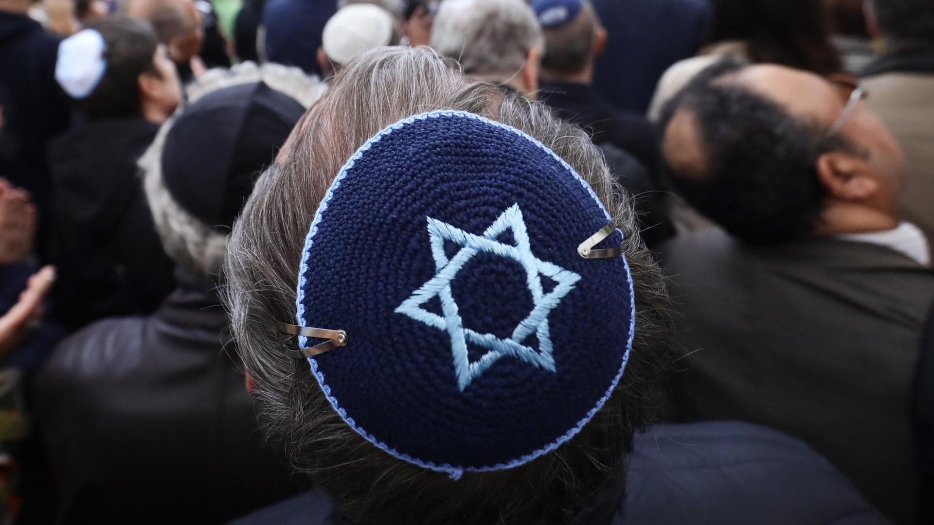 Solidaritätskundgebung «Berlin trägt Kippa» in Berlin.