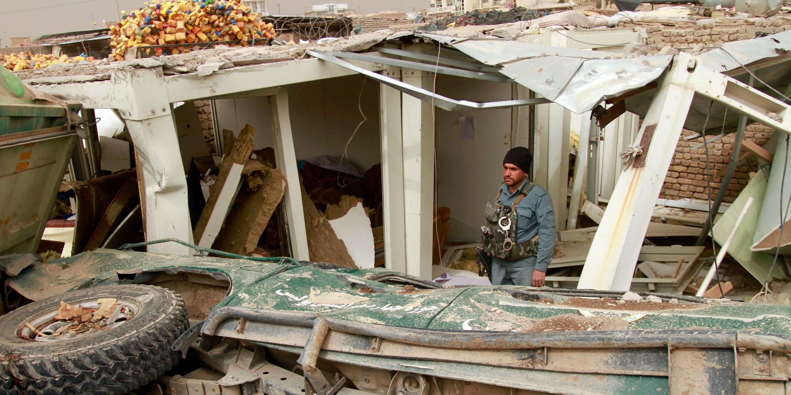 Trümmer nach einem Autobombenanschlag in Afghanistan.