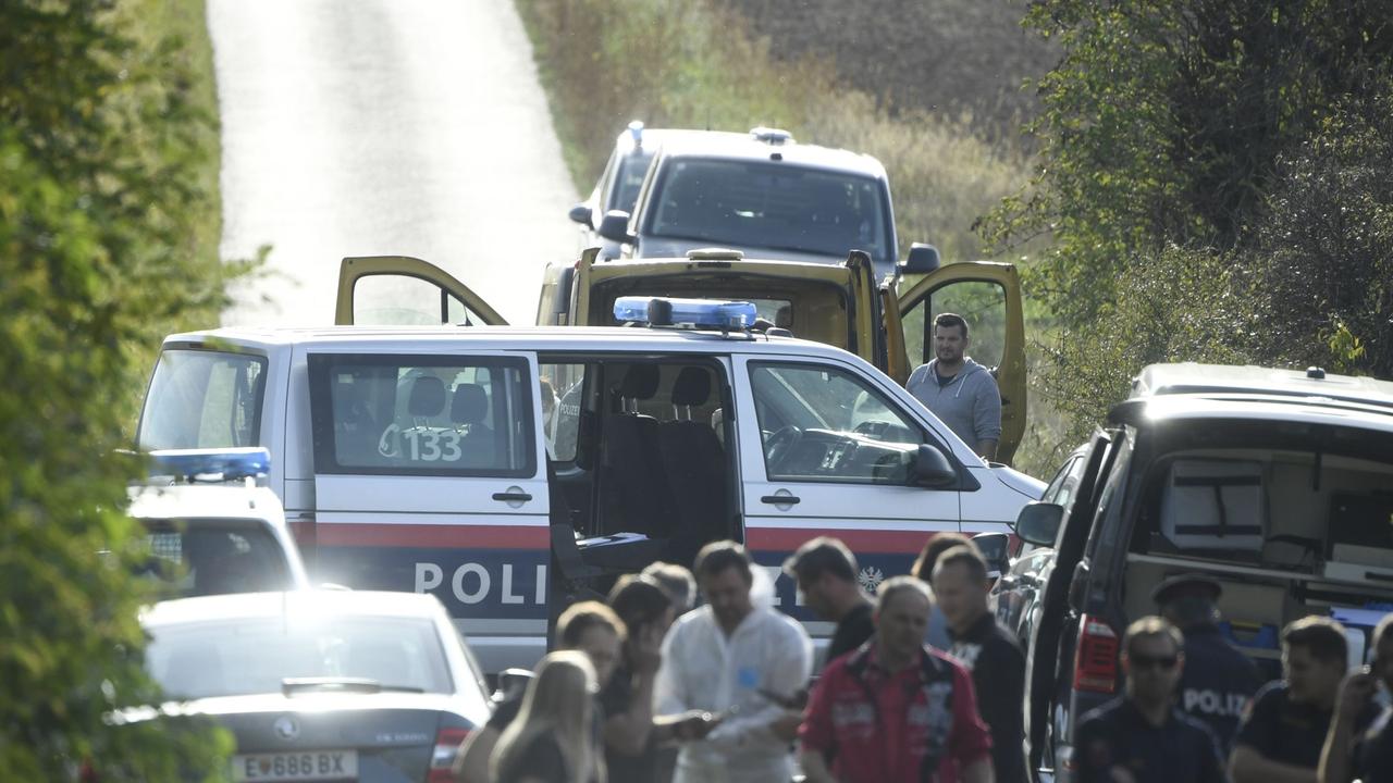 Zwei tote Flüchtlinge in Kleinbus entdeckt