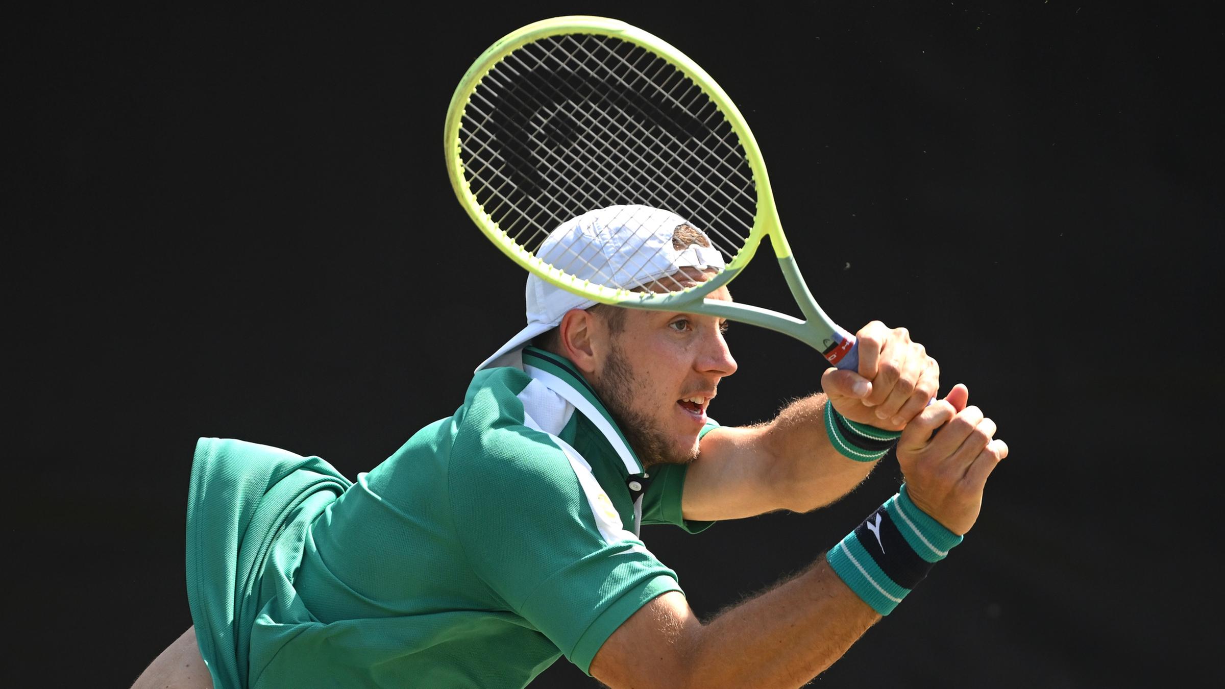 Deutschlands Jan-Lennard Struff in Aktion während dem Halbfinal-match gegen Polens Hubert Hurkacz.