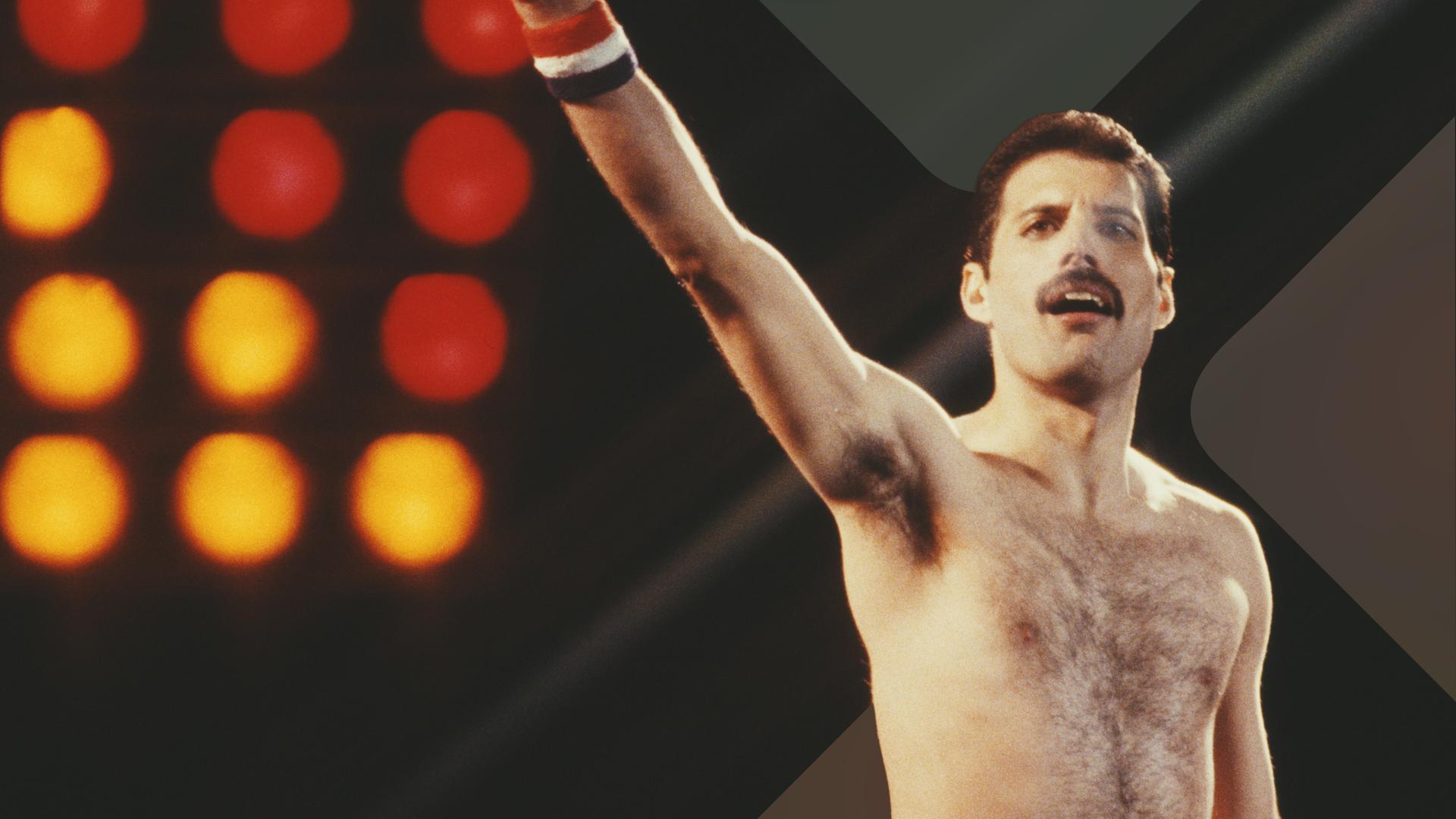 Freddy Mercury auf der Bühne. 