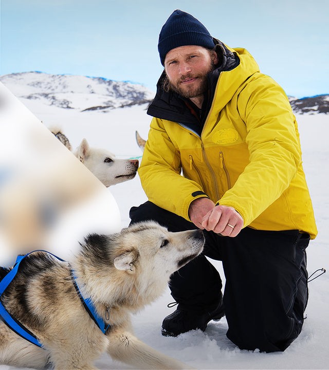 Sebastian Ströbel mit Hunden in der Arktis