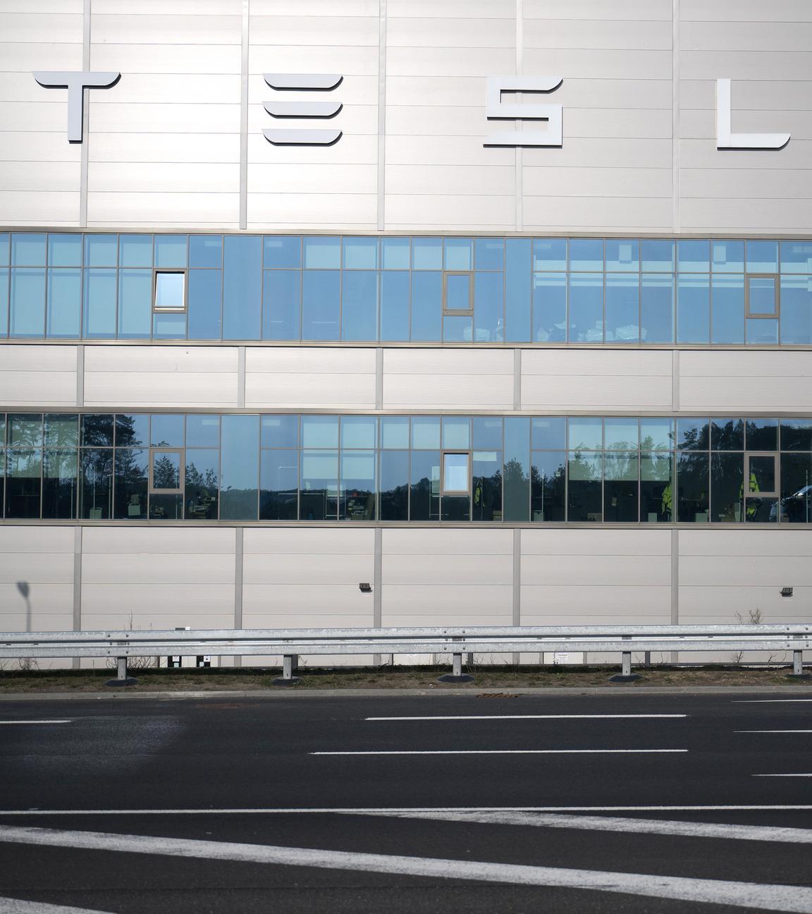 Die Tesla-Autofabrik in Grünheide, nachdem die Produktion wegen eines Stromausfalls stillsteht, Berlin-Brandenburg, aufgenommen am 05.03.3024