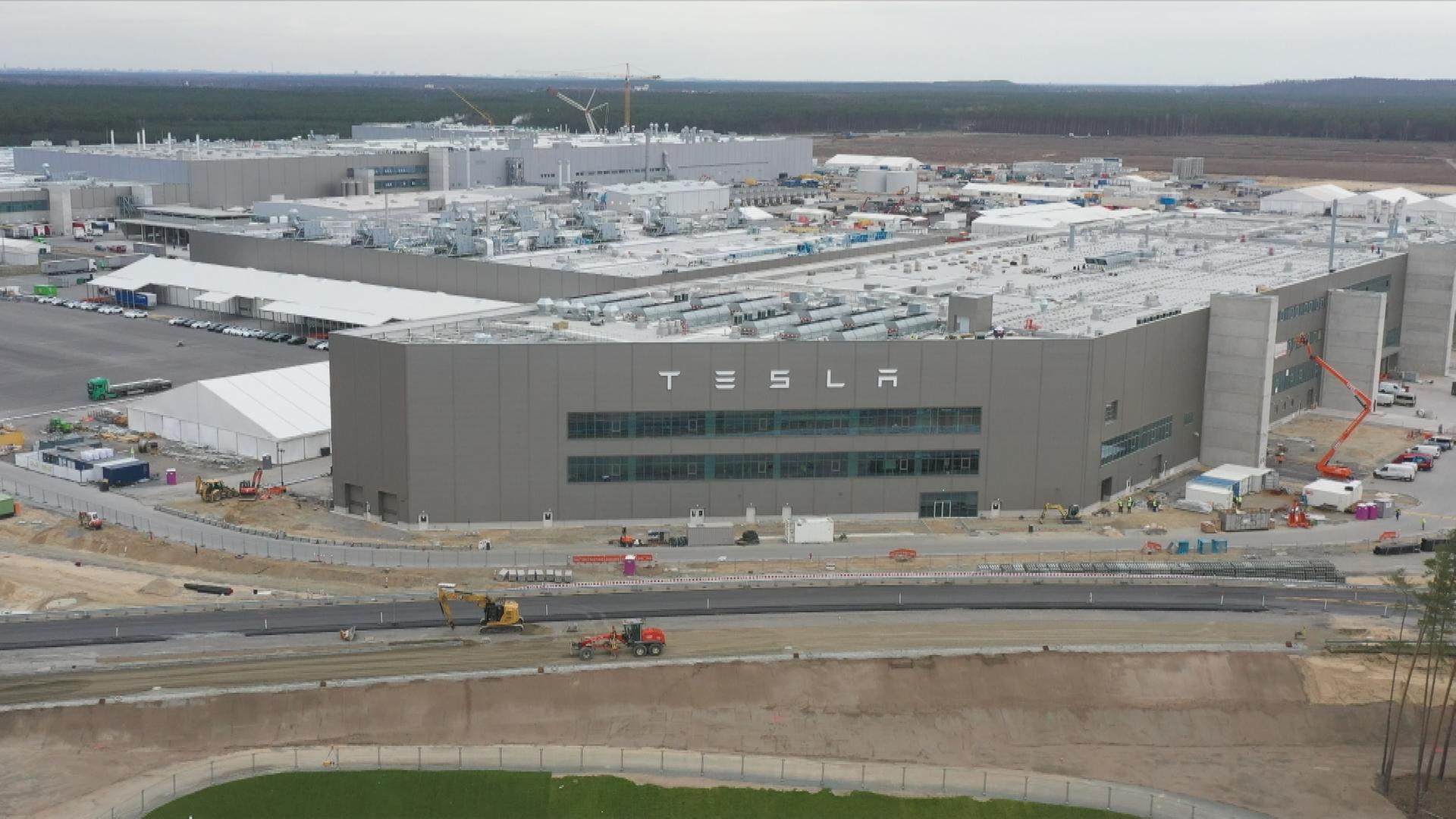 Tesla-Fabrik von außen
