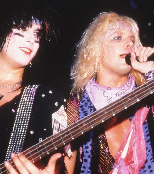 Nikki Sixx und Vince Neil bei einem Auftritt von Mötley Crüe 1985