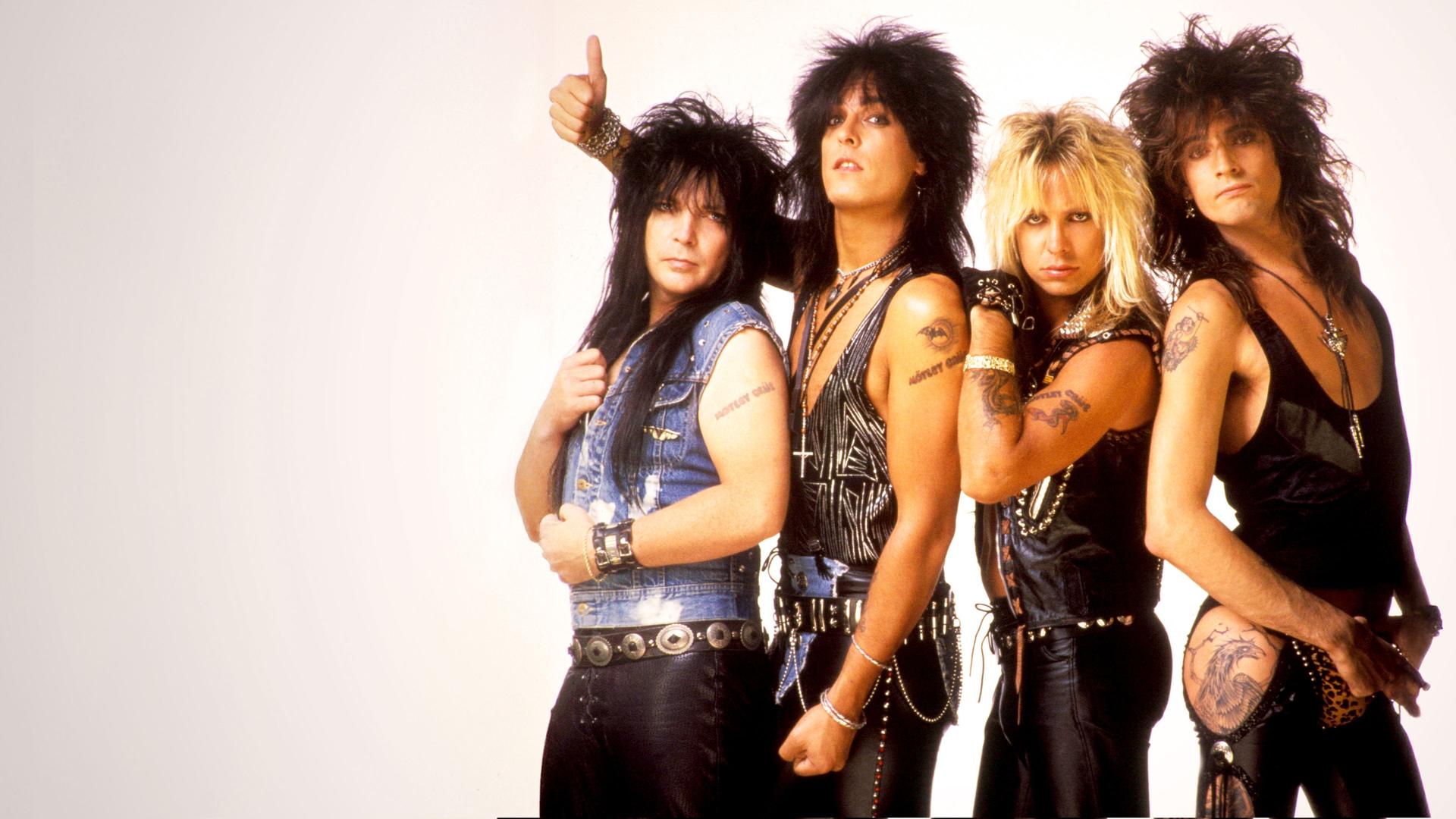 Bandportraitfoto der Gruppe Mötley Crue aus dem Jahr 1980