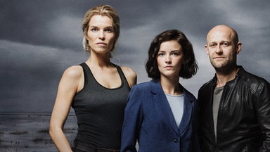 Polizistin Nelly Winther (Marie Bach), Paula Liekens (Lynn Van Royen), Kommissar Gregor Weiss (Jürgen Vogel)