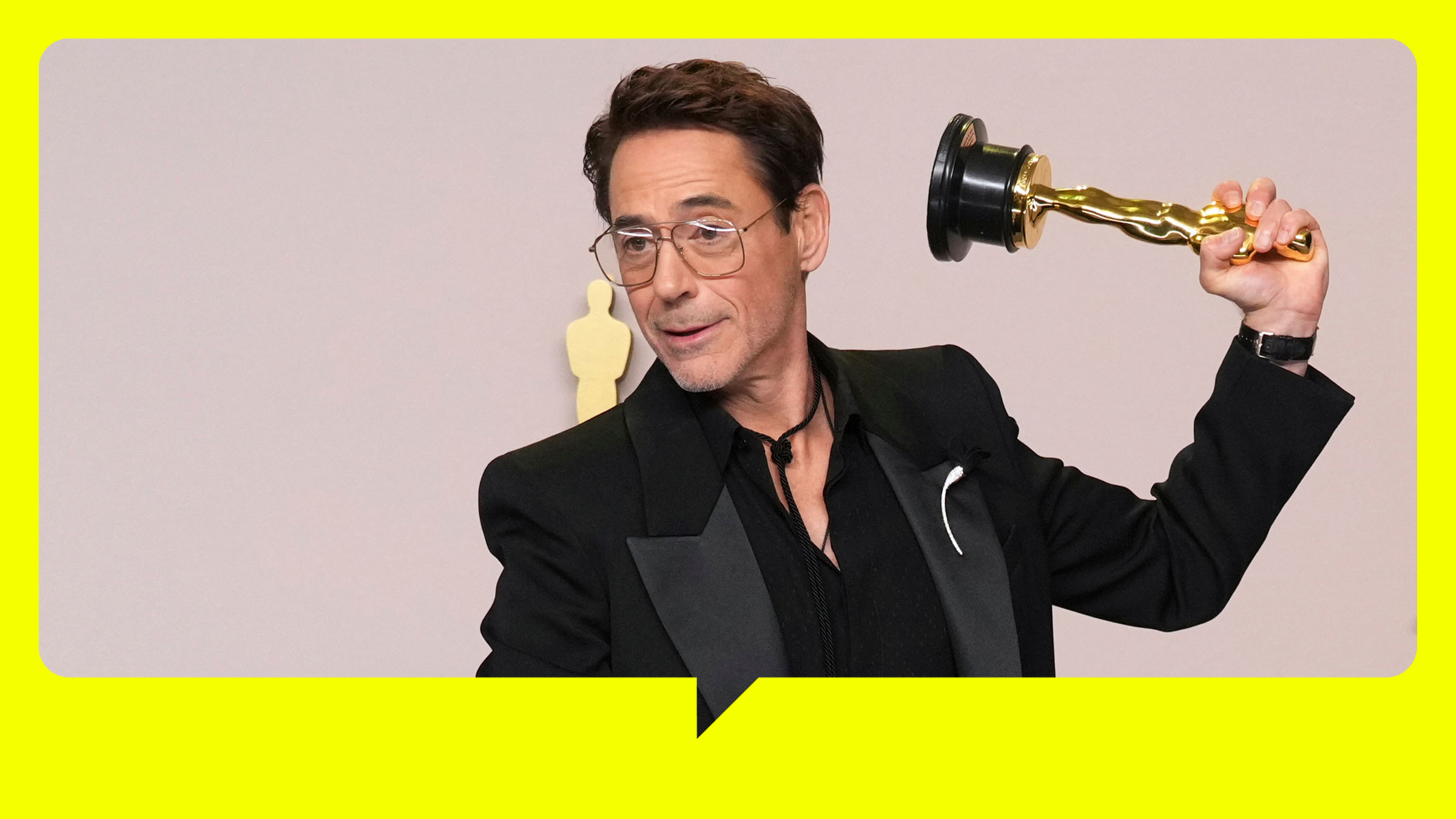 Bei der 96. Oscar-Verleihung freute sich der Schauspieler über einen Oscar als Bester Nebendarsteller im Film "Oppenheimer".