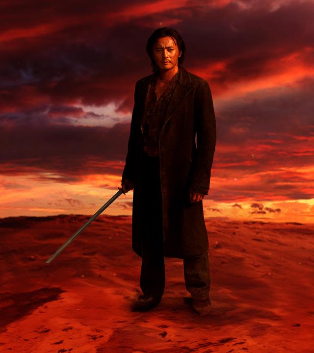 "The Warrior's Way": Yang (Jang Dong-gun) steht in vor einem blutrot gefärbten Himmel und hält ein Samuraischwert in der Hand.