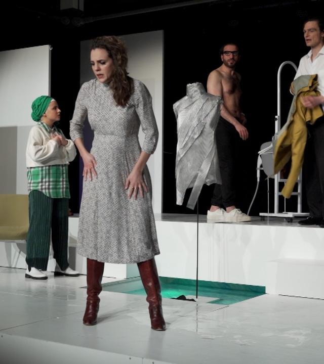 Theaterstück "Dunkle Mächte" von Sineb El-Masrar