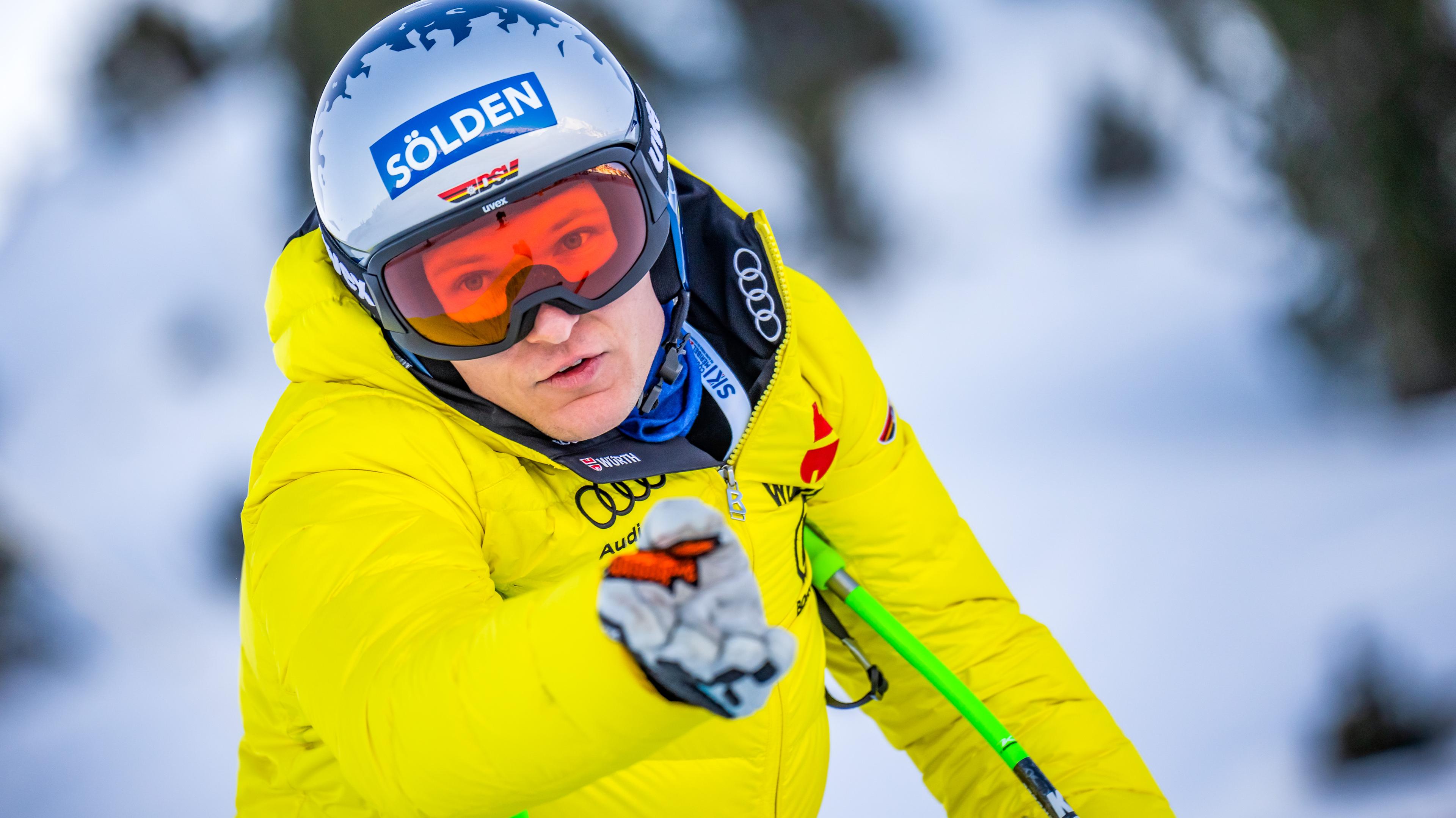 Ski Alpin, Weltmeisterschaft, Training, Abfahrt der Herren: Skifahrer Thomas Dreßen (Deutschland) steht bei der Besichtigung auf der Strecke