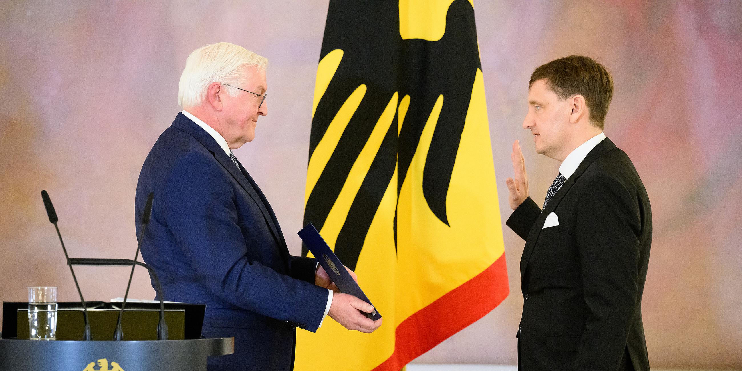 Bundespräsident Frank-Walter Steinmeier ernennt Thomas Offenloch zum neuen Richter am Bundesverfassungsgericht