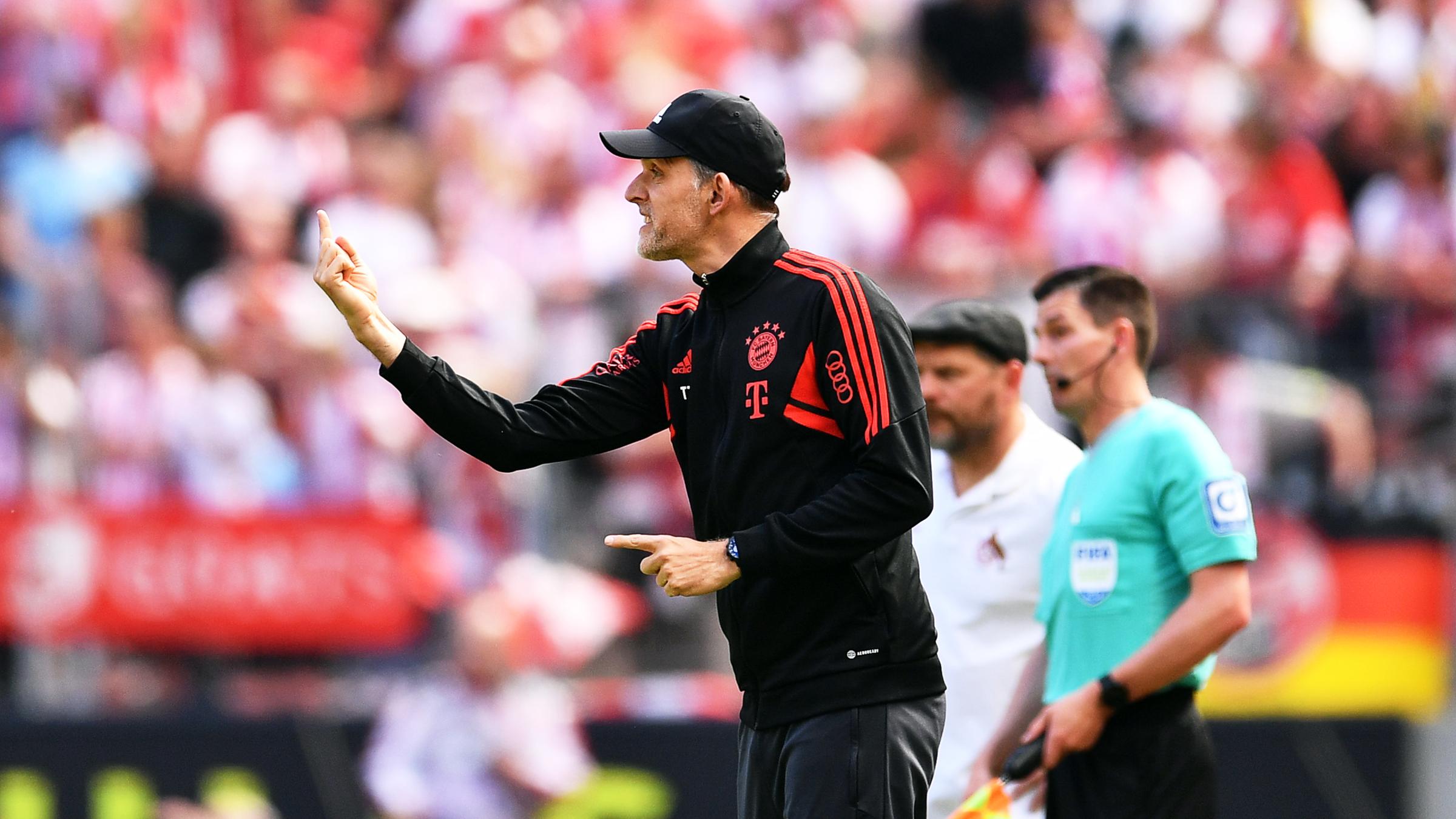 Bayerns Trainer Thomas Tuchel reagiert an der Seitenlinie.