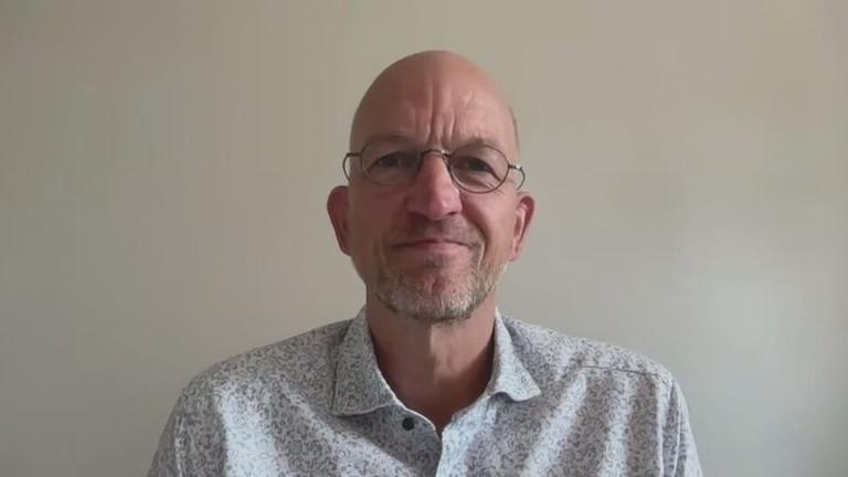 Thorsten Bonacker lächelt in die Kamera.