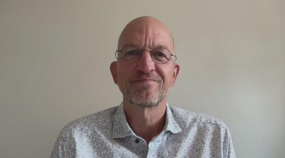 Thorsten Bonacker lächelt in die Kamera.