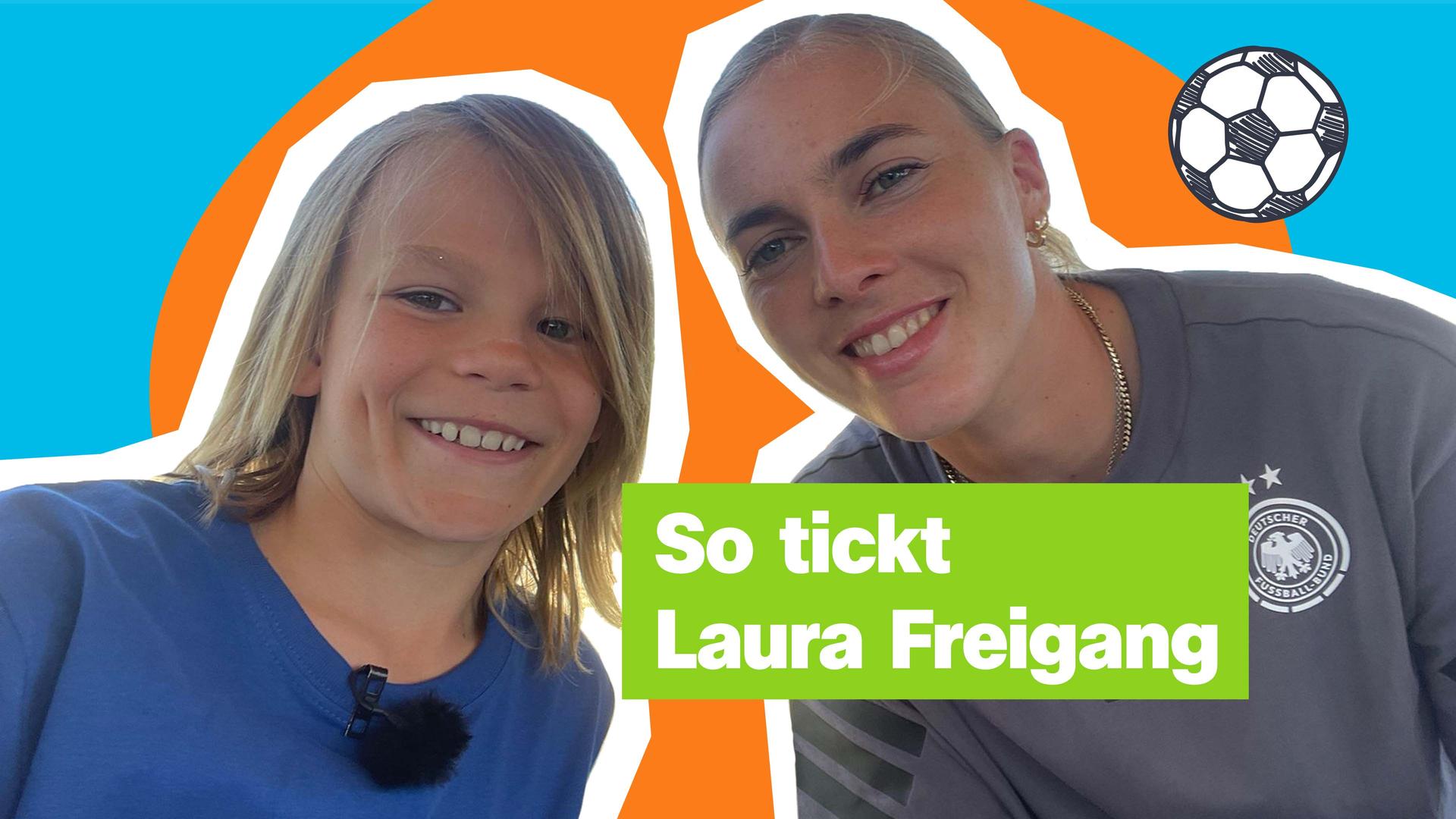 Kinderreporter Oskar und Fußballerin Laura Freigang schauen lachend in die Kamera.