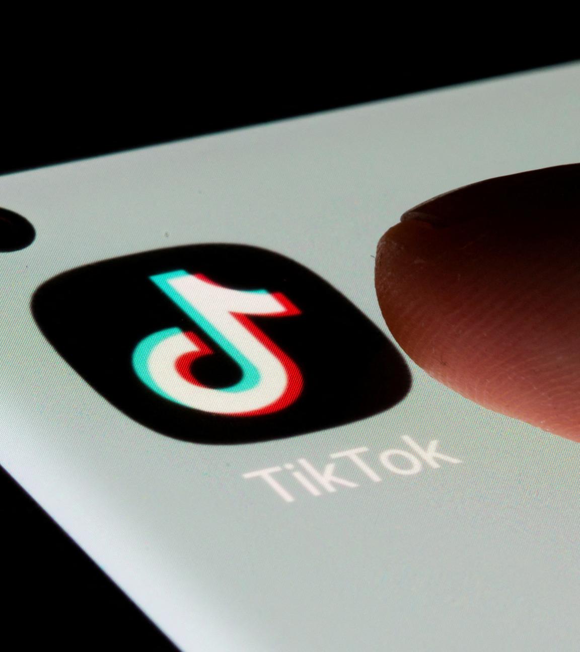 Symbolbild: TikTok app auf einem Smartphone