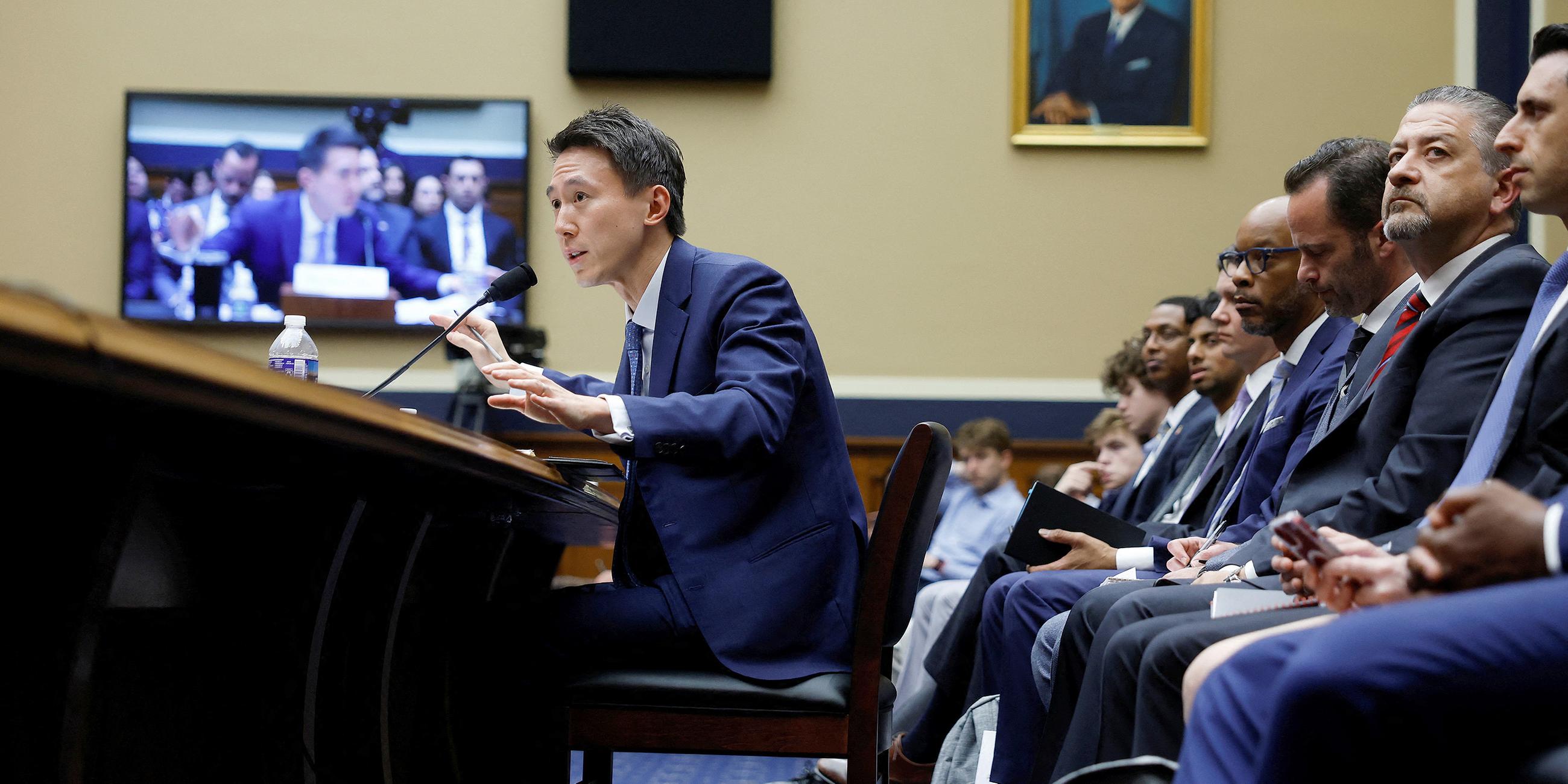 Shou Zi Chew bei der Anhörung zur App TikTok im US-Kongress
