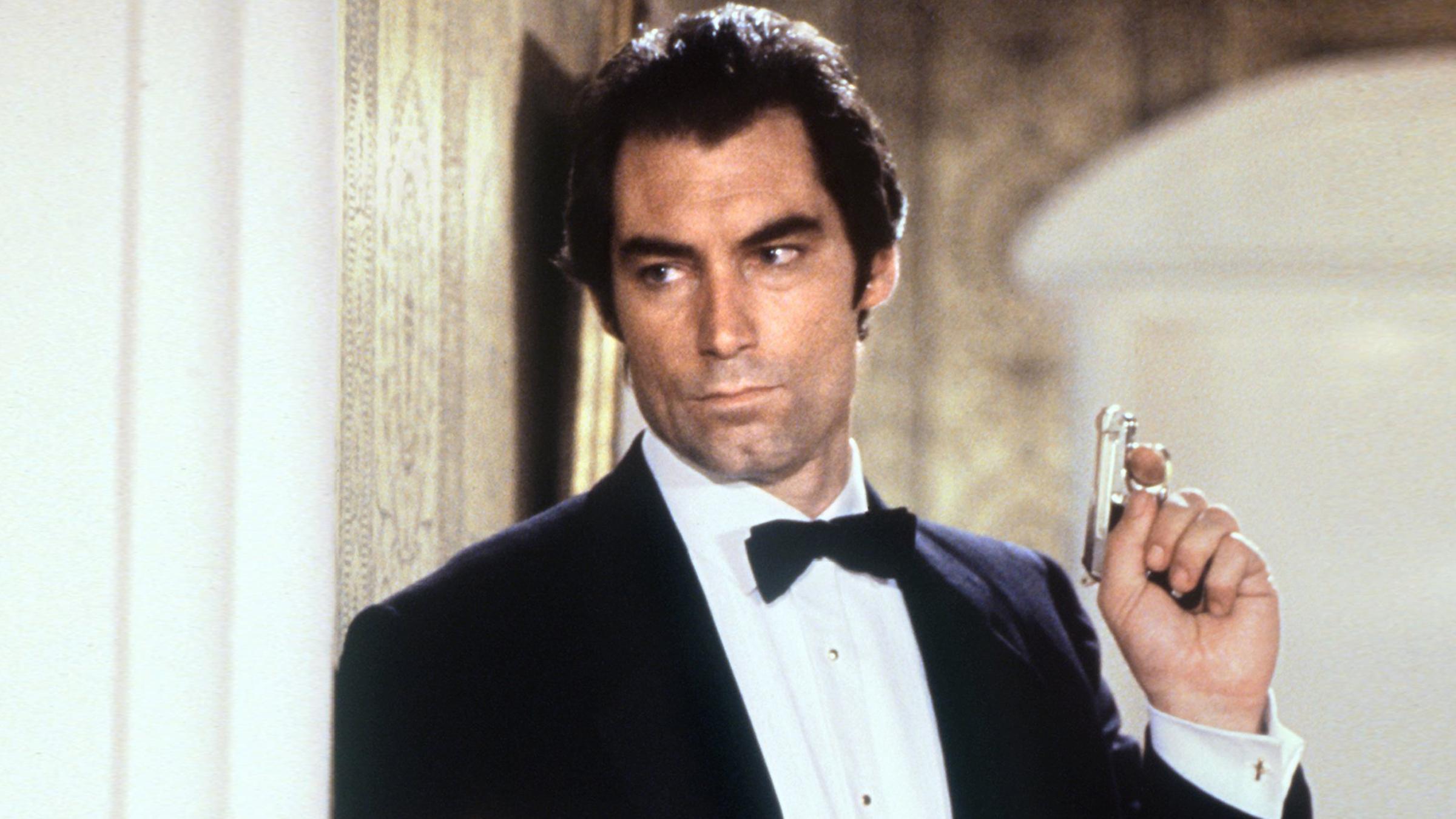 Archiv: Timothy Dalton als James Bond in einer Szen des Film "Lizent zum Töten" aus dem Jahr 1988