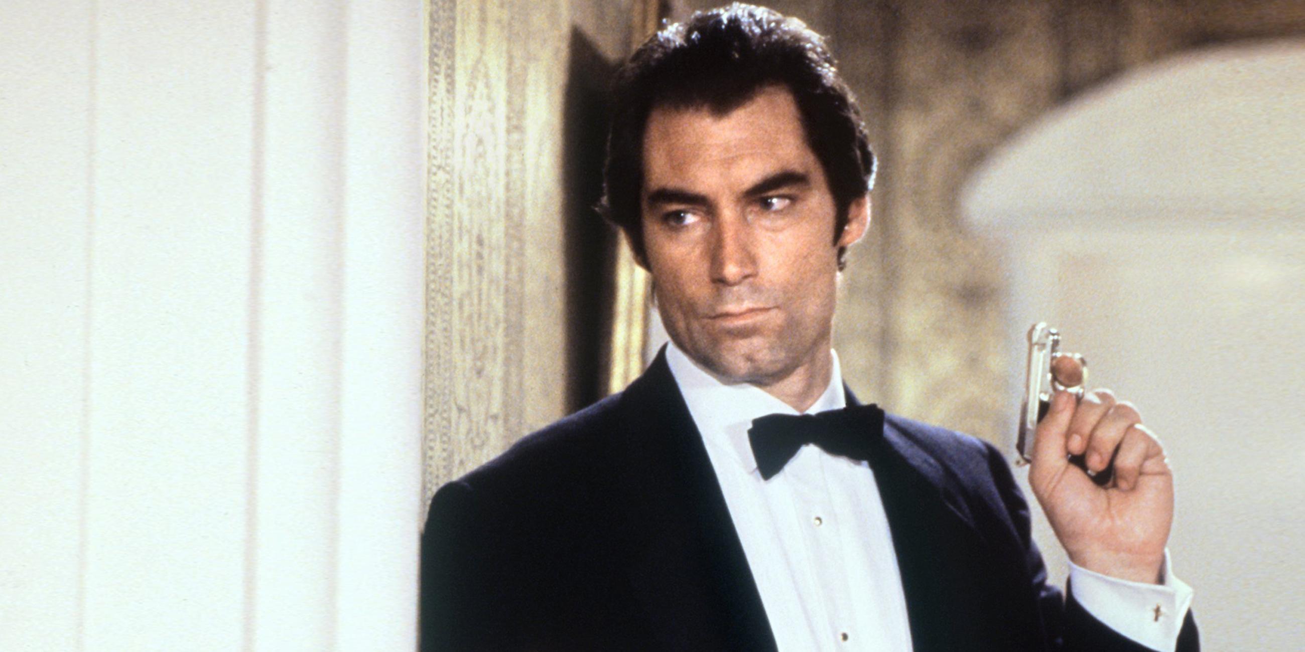 Archiv: Timothy Dalton als James Bond in einer Szen des Film "Lizent zum Töten" aus dem Jahr 1988