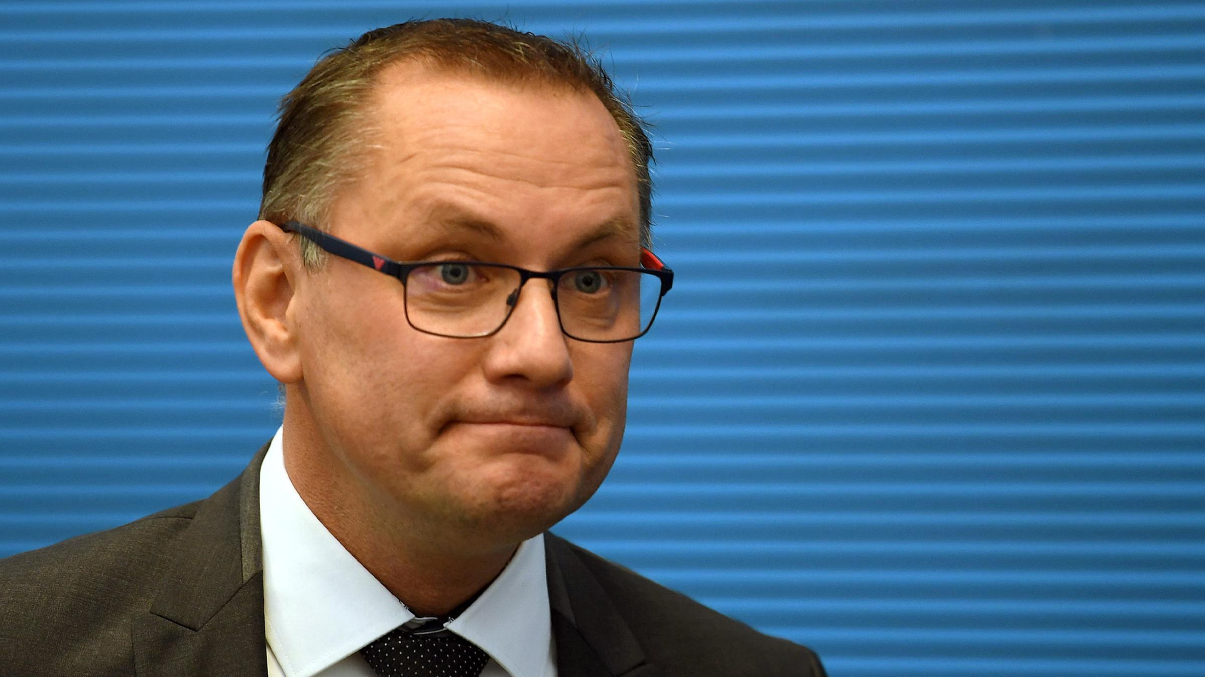 Tino Chrupalla äußert sich am Rande einer Pressekonferenz zu dem Vorfall in Ingolstadt. (11.10.2023)