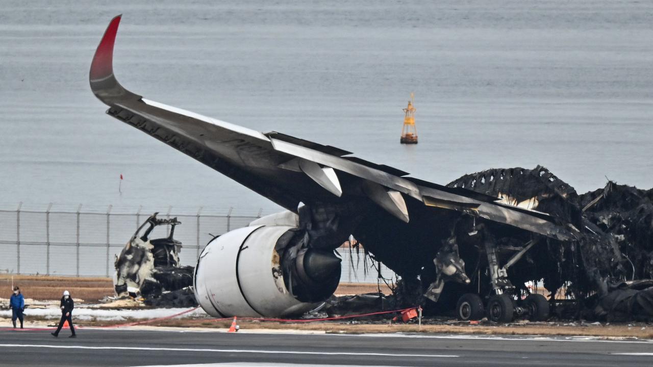 FlugzeugKollision in Japan Spurensuche im TowerFunk ZDFheute