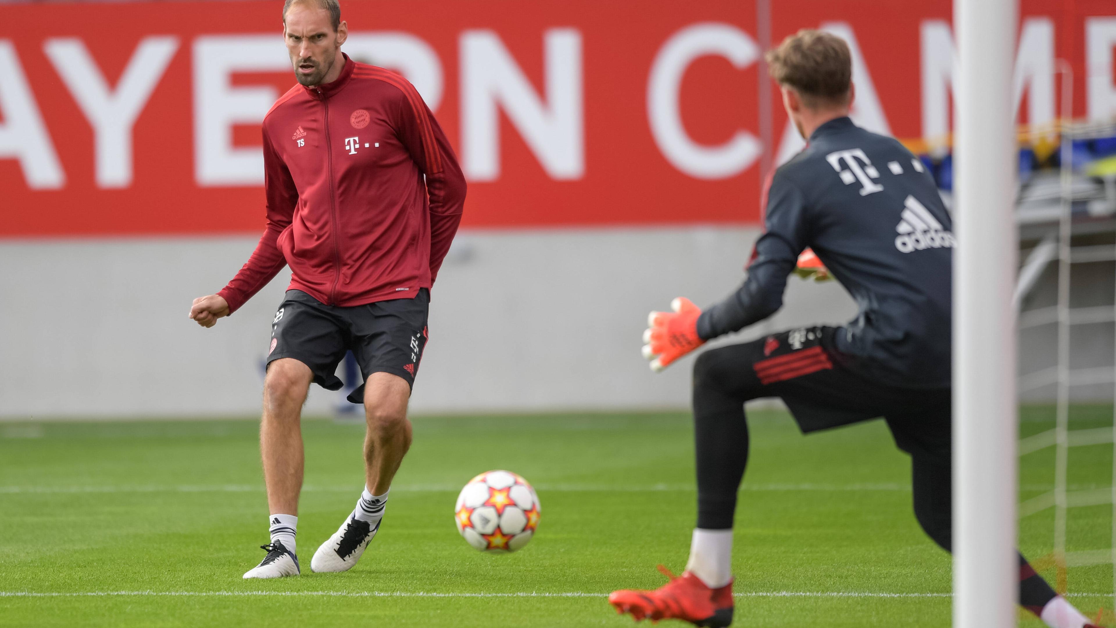 Einst bei Bayern die Nummer zwei hinter Manuel Neuer, dann Jugend-Koordinator Bayern-Torwarttrainer, jetzt Bayerns neuer Torwarttrainer: Tom Starke (links).