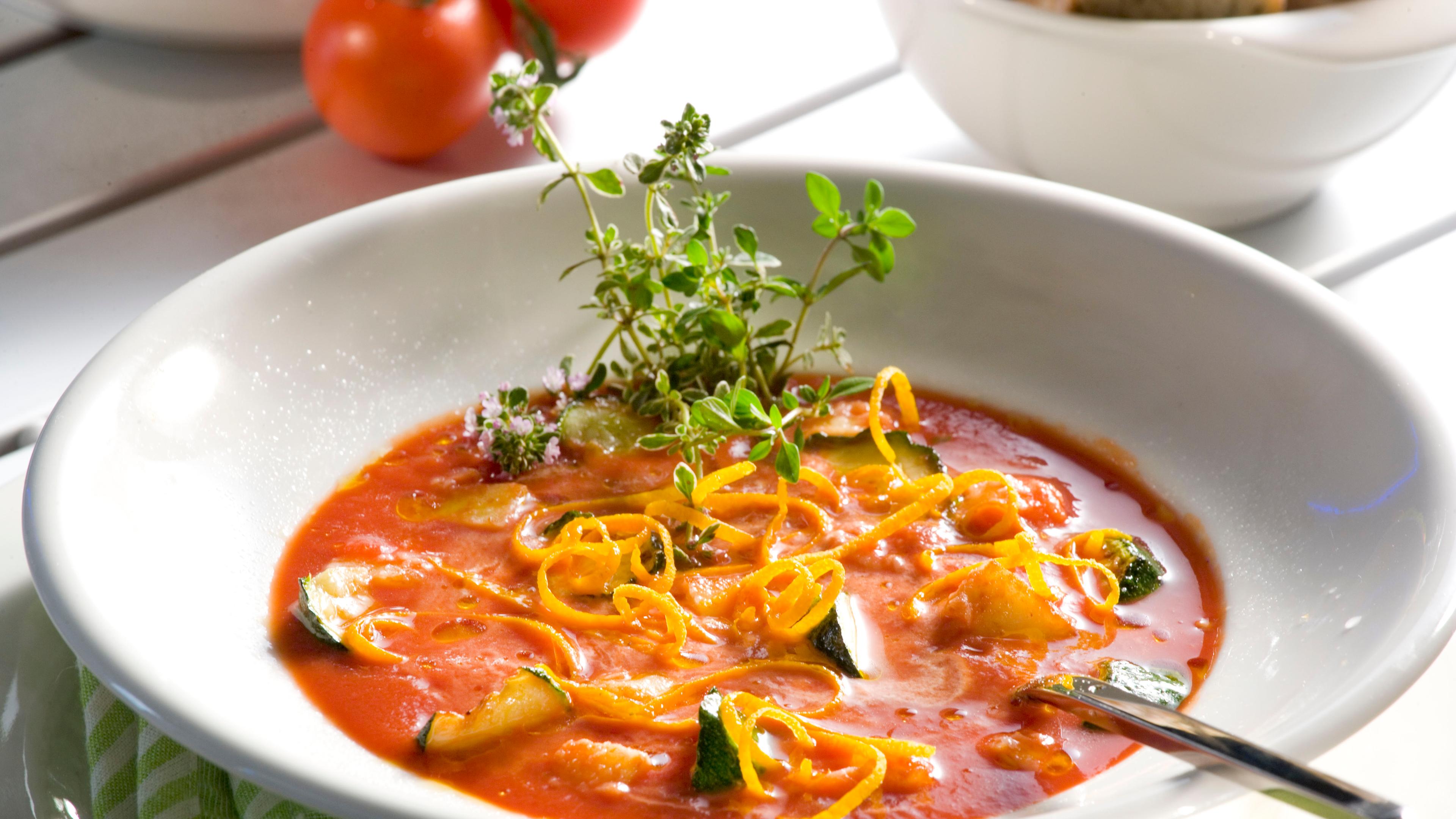 Rezept Tomatenpureesuppe Mit Orangen Und Ingwer Zdfmediathek