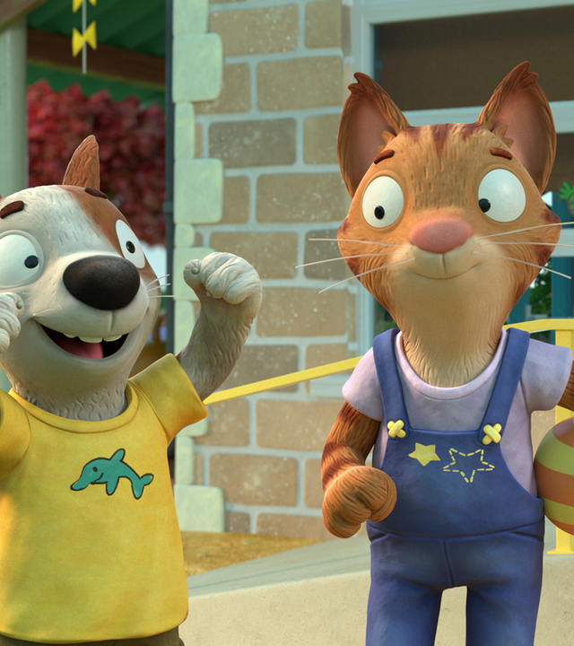 Zac und Frankie stehen nebeneinander. Frankie hält den Fußball unter ihrem Arm, Zac wirft die Arme in die Luft.