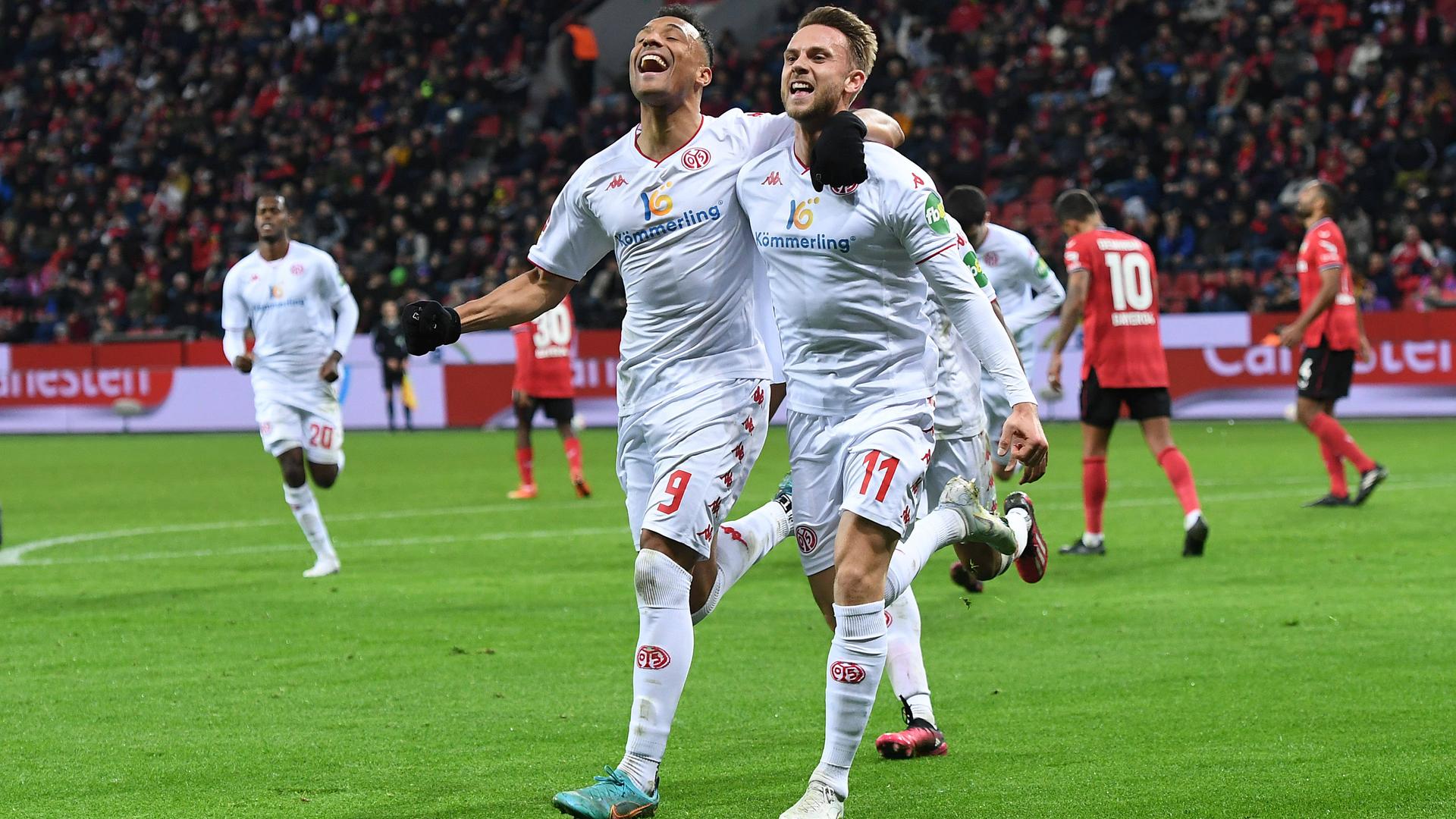 19.02.2023, Nordrhein-Westfalen, Leverkusen: Fußball: Bundesliga, Bayer Leverkusen - FSV Mainz 05, 21. Spieltag, in der BayArena: Der Mainzer Marcus Ingvartsen jubelt nach seinem Tor zum 3:2