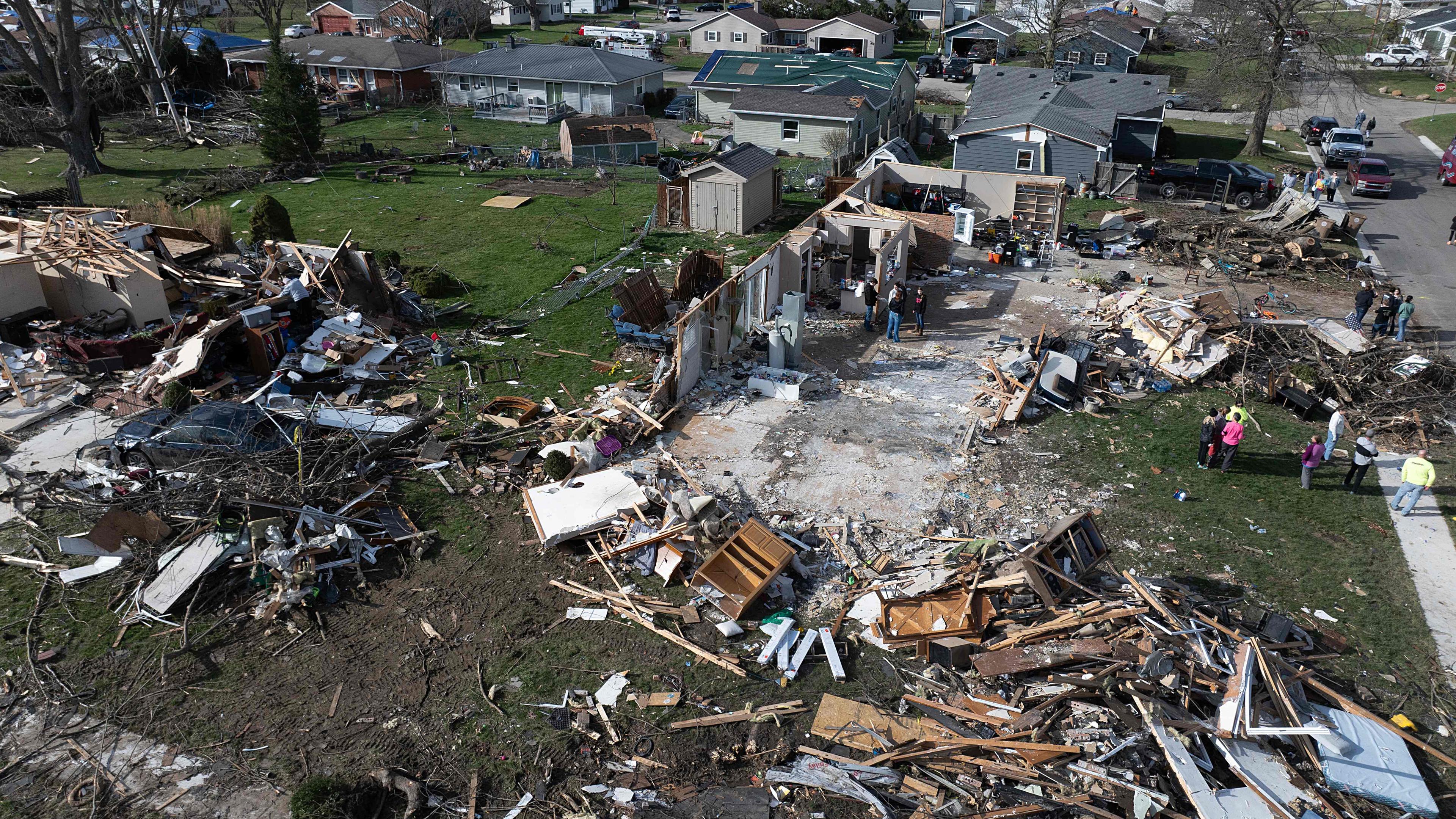 Das Bild zeigt vom Tornado zerstörte Häuser.