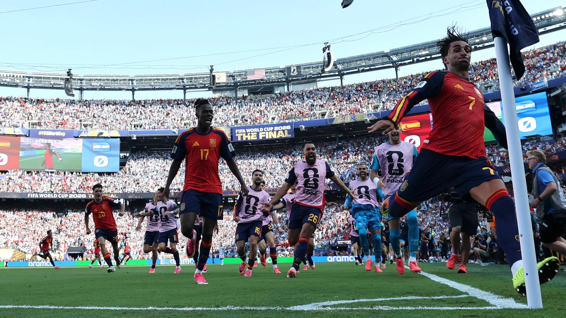Der spanische Nationalspieler Ferran Torres rennt nach seinem Treffer zum 1:0 jubelnd mit seinen Teamkameraden zur Eckfahne