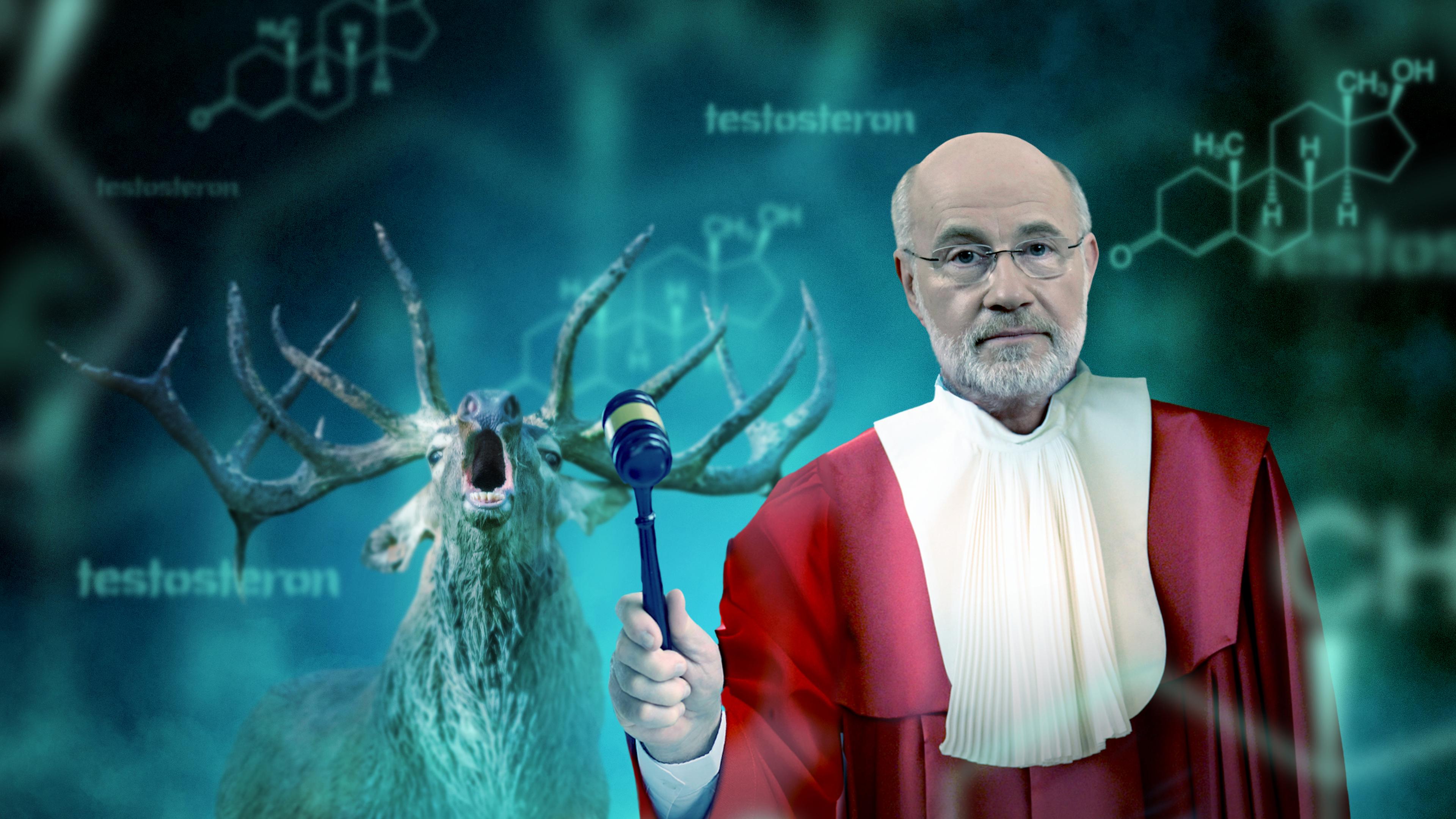 Harald Lesch in Richterrobe vor Hirsch und chemischen Zeichen