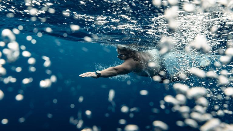 Extremschwimmer André Wiersig vor Maui, Hawai