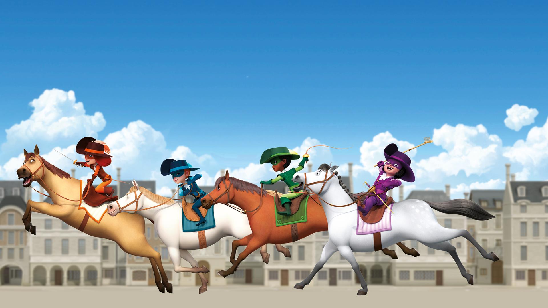 D'Artagnan, Athos, Aramis und Porthos reiten auf ihren Pferden mit viel Tempo, ihre Degen schwenkend, vor einer Häuserreihe entlang. Der Himmel ist tiefblau, Wolken hängen über den Häusern. 