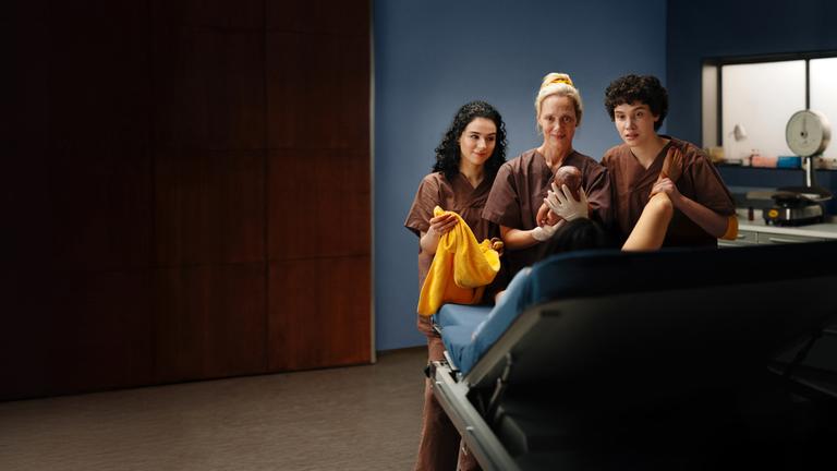 Nalan Arzouni (Mariam Hage), Anna Koch (Anna Schudt), und Greta Malinger (Lydia Amasko).