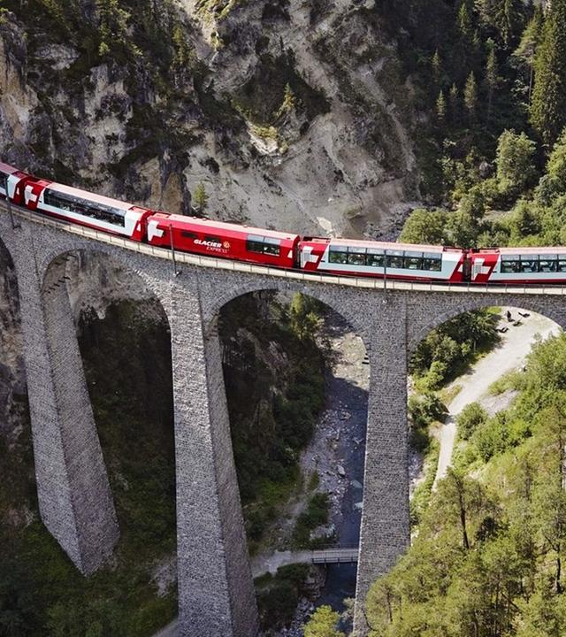 Traumhafte Bahnstrecken der Schweiz_Glacierexpress_Landwasserviadukt