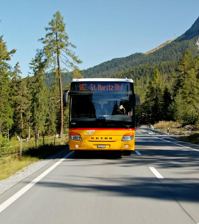 Das Postauto von Chur über den Julier nach St.Moritz